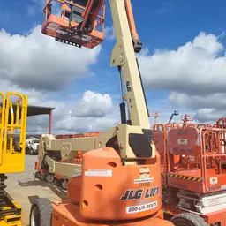2013 JLG E450AJ Articulating Boom Lift