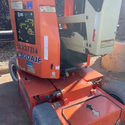 2015 JLG E300AJP Articulating Boom Lift