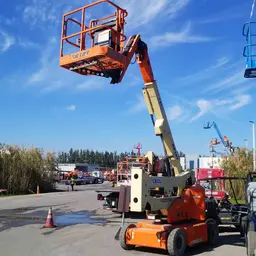 2014 JLG E400AJPN Articulating Boom Lift