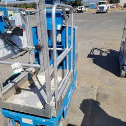 2017 Genie GR-12 Self-Propelled One-Person Lift