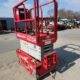 2017 MEC MICRO 19 Scissor Lift