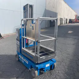2016 Genie GR-20 Self-Propelled One-Person Lift