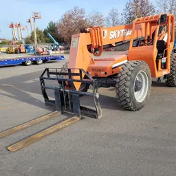 2015 SKYTRAK 8042 Forklift
