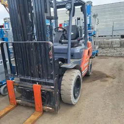 2017 Toyota 8FGU30 Warehouse Forklift