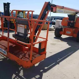 2013 JLG 800AJ Articulating Boom Lift