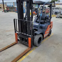2017 Toyota 8FGU25 Warehouse Forklift
