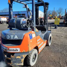 2018 Toyota 8FGU30 Warehouse Forklift