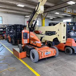 2014 JLG E400AJPN Articulating Boom Lift