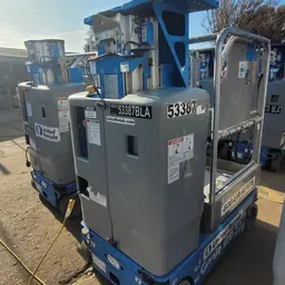 2017 Genie GR-12 Self-Propelled One-Person Lift