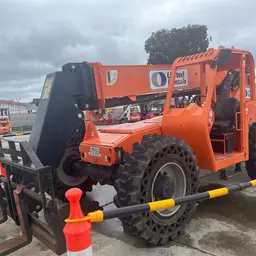 2015 SKYTRAK 8042 Forklift