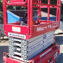 2018 MEC MICRO 19 Scissor Lift