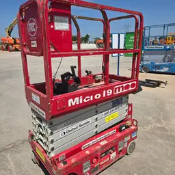 2018 MEC MICRO 19 Scissor Lift