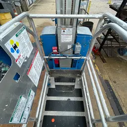 2017 Genie GR-20 Self-Propelled One-Person Lift