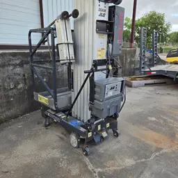 2017 JLG 25AM-DC Pusharound Lift