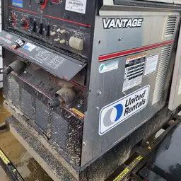 2019 Lincoln Electric VANTAGE 549 Welder