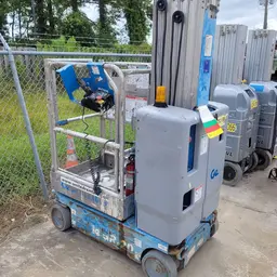 2012 Genie GR-20 Self-Propelled One-Person Lift