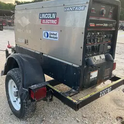 2019 Lincoln Electric VANTAGE 322 Welder