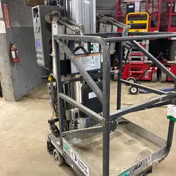 2017 JLG 25AM-DC Pusharound Lift