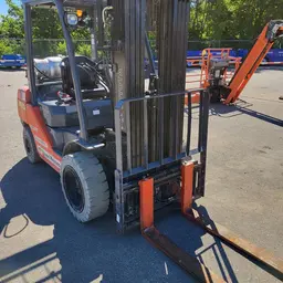 2018 Toyota 8FGU30 Warehouse Forklift