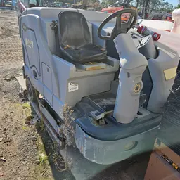 2014 ADVANCE SC8000 Scrubber