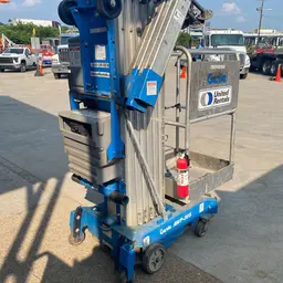 2018 Genie AWP30 Pusharound Lift