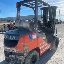 2018 Toyota 8FGU30 Warehouse Forklift