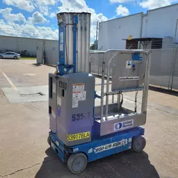2017 Genie GR-20 Self-Propelled One-Person Lift