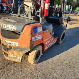 2017 Toyota 8FGU25 Warehouse Forklift