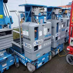 2016 Genie GR-12 Self-Propelled One-Person Lift