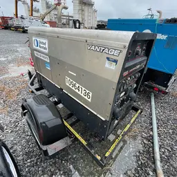 2019 Lincoln Electric VANTAGE 322 Welder