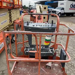 2011 JLG E400AJPN Articulating Boom Lift
