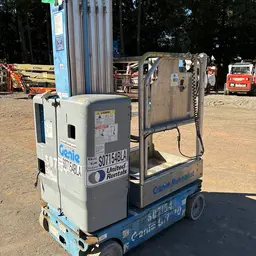 2014 Genie GR-20 Self-Propelled One-Person Lift