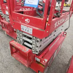 2018 MEC 1330SE Scissor Lift