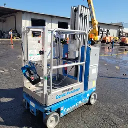 2014 Genie GR-20 Self-Propelled One-Person Lift
