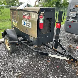2019 Lincoln Electric VANTAGE 322 Welder
