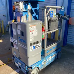 2015 Genie GR-12 Self-Propelled One-Person Lift