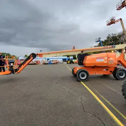 2011 JLG 800AJ Articulating Boom Lift