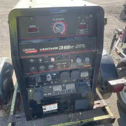 2019 Lincoln Electric VANTAGE 322 Welder