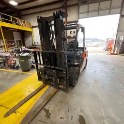2018 Toyota 8FD35U Warehouse Forklift