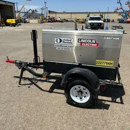 2019 Lincoln Electric VANTAGE 322 Welder