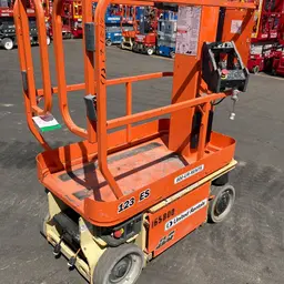 2016 JLG 1230ES Self-Propelled One-Person Lift