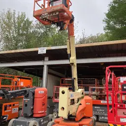 2013 JLG E400AJPN Articulating Boom Lift