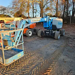 2015 Genie Z-62/40J Articulating Boom Lift