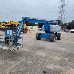 2015 Genie Z-80/60J Articulating Boom Lift