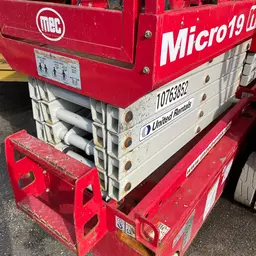 2018 MEC MICRO 19 Scissor Lift