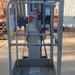 2017 Genie AWP-30SDC Pusharound Lift