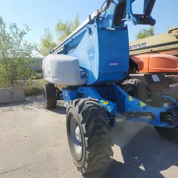2012 Genie Z-135/70 Articulating Boom Lift
