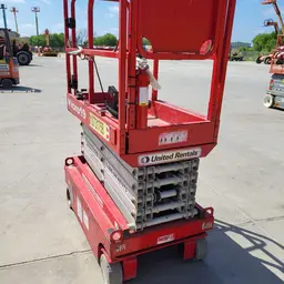 2018 MEC MICRO 19 Scissor Lift
