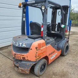 2016 Toyota 8FDU25 Warehouse Forklift