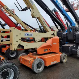 2013 JLG E400AJPN Articulating Boom Lift